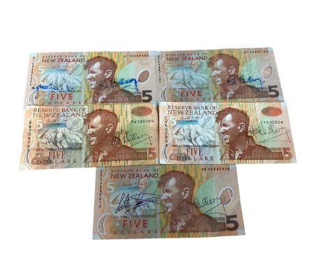 New Zealand - Reserve Bank of New Zealand orange & brown Five Dollar banknotes taken from circulation with the Obv: Depicting