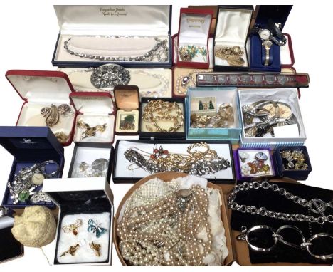 Quantity of vintage and later costume jewellery including four Swarovski crystal brooches, simulated pearl necklaces, gold pl