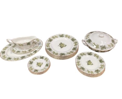 The Royal Worcester Hop dinner service - 21 pieces
