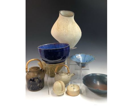 A CHRIS CARTER STUDIO POTTERY VASE, ANOTHER VASE. H 26cms. THREE BOWLS, A STUDIO POTTERY BOX TOGETHER WITH TWO STUDIO POTTERY