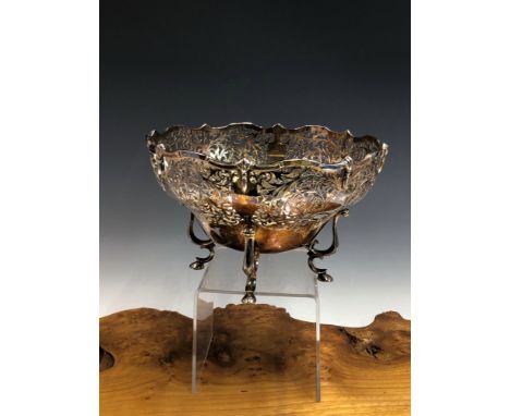 A SILVER FRUIT BOWL BY BARKER BROTHERS, BIRMINGHAM 1934, THE SIDES PIERCED WITH FOLIATE PANELS ABOVE THE FOUR BRACKET LEGS, 7