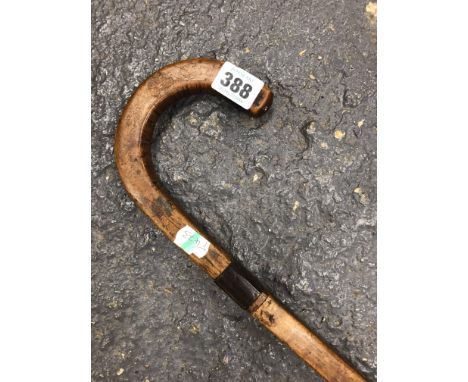 A WALKING STICK ONCE BELONGING TO VLADIMIR LENIN WITH A NOTE OF ITS HISTORY, THE STICK WITH A ROSEWOOD BAND BELOW THE HOOK HA