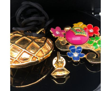 A SALVADOR DALI APHRODITE PIN BROOCH, PROMO EXAMPLE TOGETHER WITH A GIANNI VERSACE, SIGNED COSTUME BROOCH WITH ENAMELLED FLOR