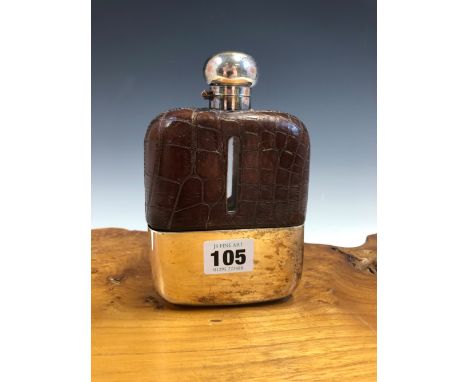 A SILVER MOUNTED HIP FLASK BY JOHN YATES AND SON, BIRMINGHAM 1906, THE GLASS SHOULDERS COVERED IN CROCODILE LEATHER ABOVE THE