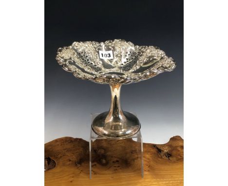 A SILVER CAKE TAZZA, BIRMINGHAM 1901, THE BOWL PIERCED BETWEEN PANELS OF FRUIT AND FLOWERS, 422grms.   Dia. 23.5cms.