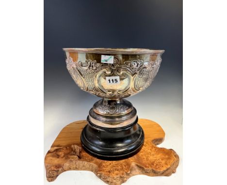 A SILVER TROPHY PUNCH BOWL BY MAPPIN AND WEBB, LONDON 1902. EMBOSSED WITH SCROLLS AND DIAPER IN A BAND ABOVE THE SOCLE FOOT, 