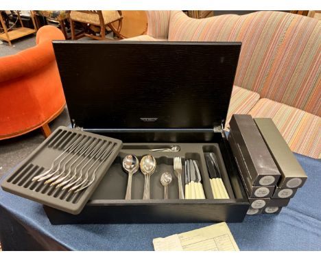 A CANTEEN OF DAVID MELLOR CUTLERY, COMPRISING EIGHT OF TABLE KNIVES, TEA KNIVES, TABLE FORKS, DESSERT FORKS AND SPOONS, TOGET