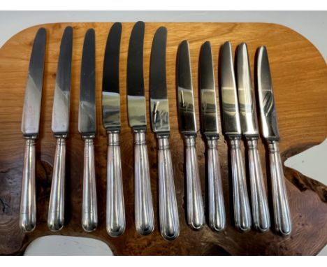 A SET OF THREE SILVER HANDLED STAINLESS STEEL TABLE KNIVES BY GARRARDS, SHEFFIELD 1941, THREE TABLE KNIVES AND FIVE TEA KNIVE