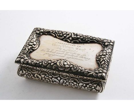 AN EARLY VICTORIAN RECTANGULAR SNUFF BOX with chased convex sides & a chased convex border around the cover, inscribed "Prese
