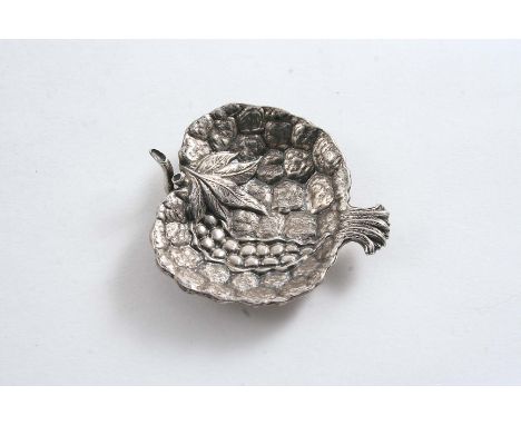 A CONTEMPORARY ITALIAN CADDY SPOON in the form of a stylised fruit by Gianmaria Buccellati;  2"  (5 cms) long;  0.5 oz