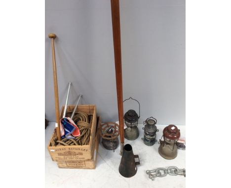 A mixed yachtsman's lot including metal megaphone, galvanised shackles, 2x aluminium stanchion posts, length of hemp rope, en
