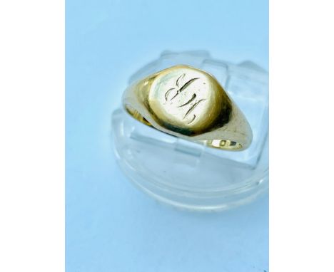 18ct signet ring, weighing 3.6 grams, finger size K. 