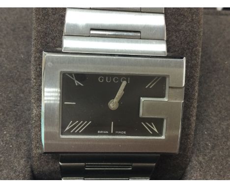 A ladies Gucci stainless steel watch. Black dial with box and papers. Seen running, Postage B