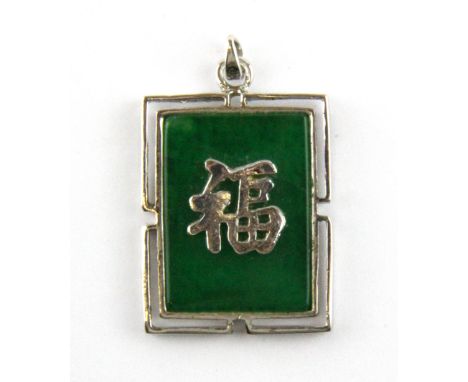 A Chinese 18ct white gold plated mounted green jade pendant, H. 3.5cm.