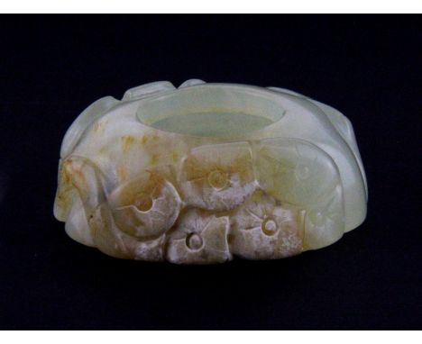 A Chinese carved nephrite jade brush washing bowl, Dia. 5.5cm.