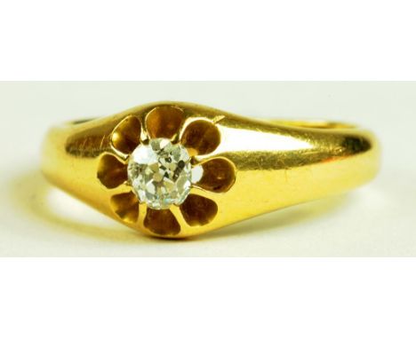 A DIAMOND GENTLEMAN'S RING, WITH OLD CUT CUSHION SHAPED DIAMOND IN 18CT GOLD, LONDON 1911, 6.5G