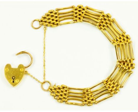 A GOLD GATE BRACELET AND PADLOCK, 16G