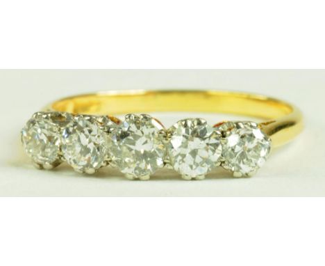 A DIAMOND FIVE STONE RING WITH ROUND BRILLIANT CUT DIAMOND in gold, size Q