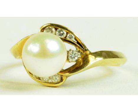 A CULTURED PEARL AND DIAMOND RING, IN GOLD MARKED 14K, 2.6G