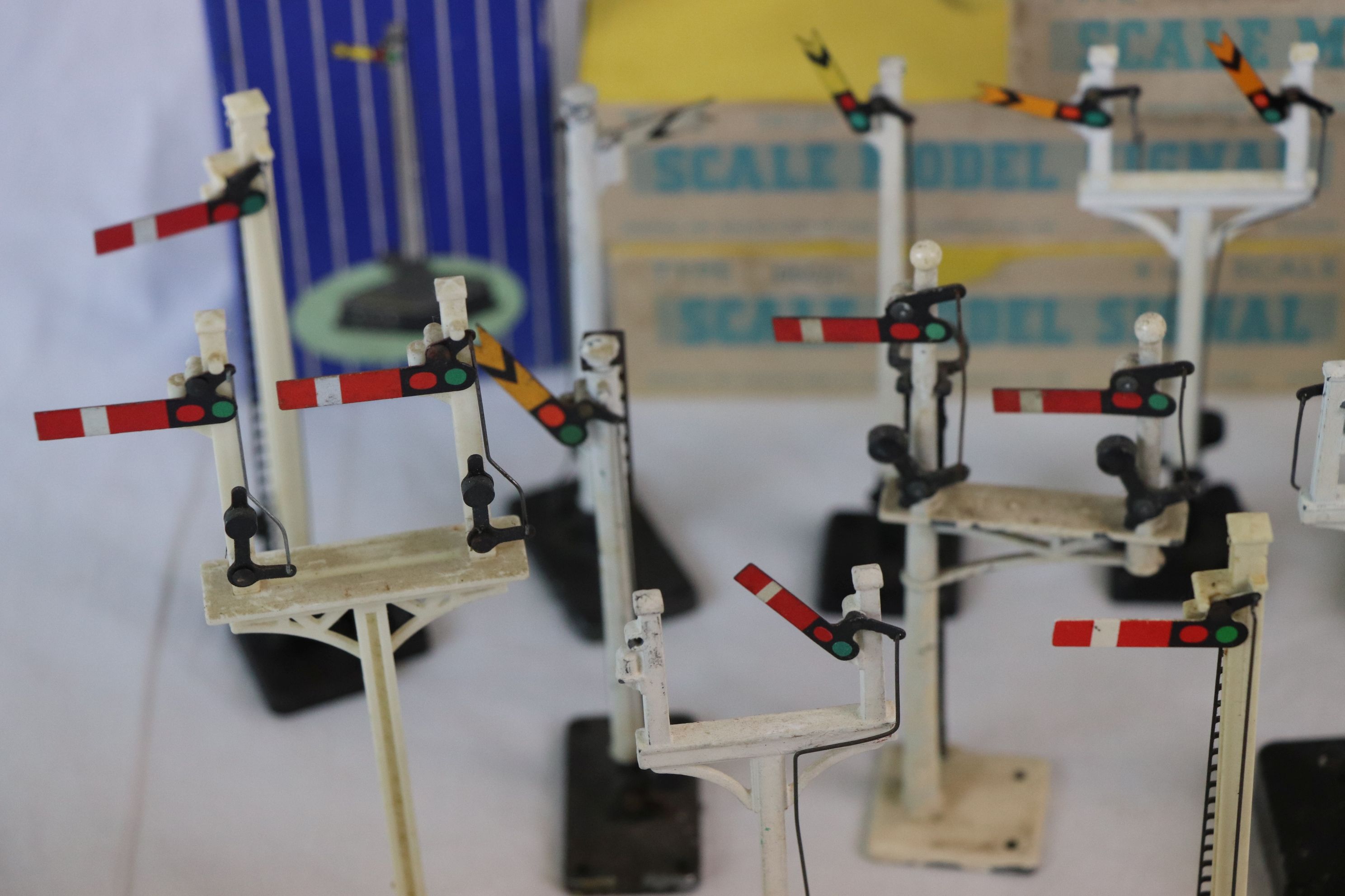 Collection of OO gauge model railway signals to include 5 x boxed Smec