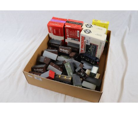 40 OO gauge items of rolling stock to include Grafar, kit built and Wrenn plus 11 boxed model kits, a Hornby SDJR engine and 