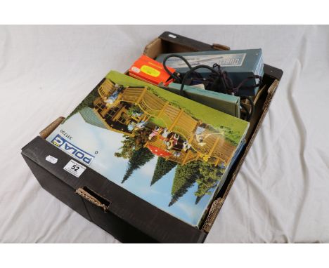 Group of Hornby Dublo and OO/HO gauge model railway to include boxed EDG7 Tank Goods Train set, boxed D1 Island Station, boxe