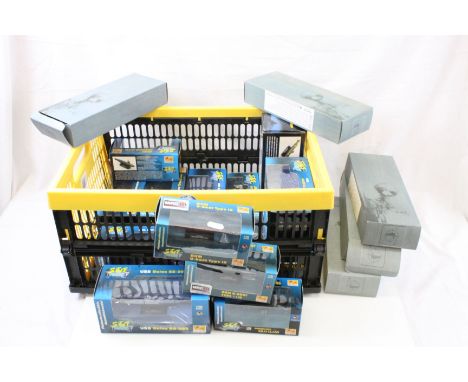 14 Boxed Easy Model 1:700 model ships plus 5 x boxed Atlas Editions model ships (19)