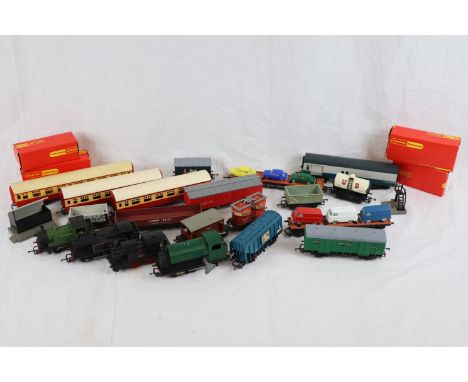 Group of OO gauge model railway to include 3 x engines, and rolling stock both boxed and unboxed, 23 items in total