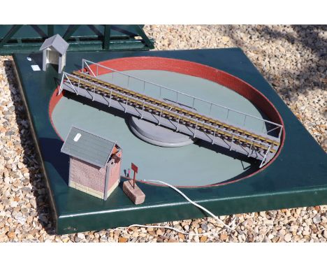 G Scale model railway - Electric rotating custom built turntable (37" x 37"), an 8ft single span Truss Bridge made of teak wi