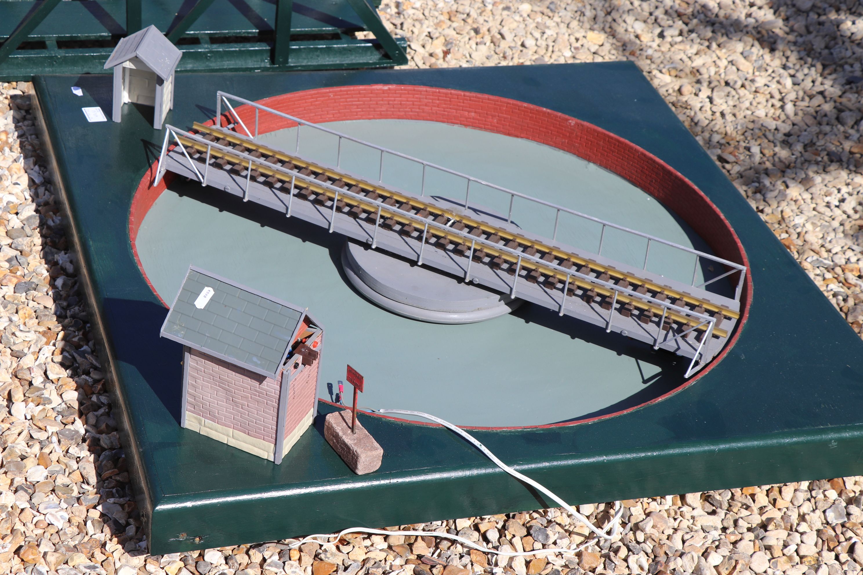 G Scale model railway - Electric rotating custom built turntable (37