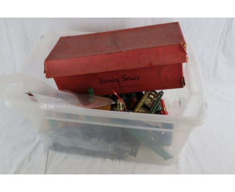 Collection of O gauge model railway to include boxed Railway Station No 3 Wayside, GWR 45605 tank engine, 5 x items of rollin