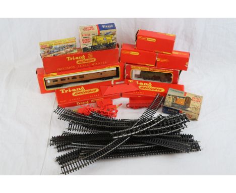 Group of Hornby OO gauge model railway to include boxed GWR 8751 Tank Engine, 5 x boxed rolling stock, track etc