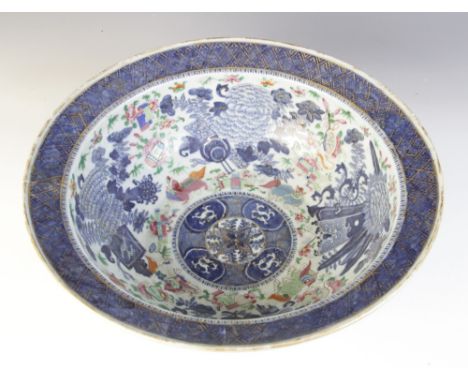 A Chinese export porcelain blue and white basin of large proportions, Qianlong (1736-1795), the interior Fitzhugh type chrysa