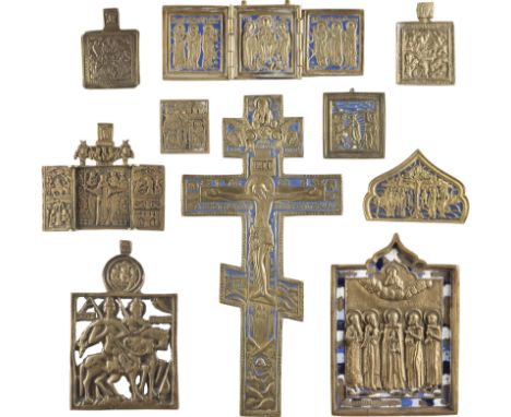 ZEHN BRONZE-IKONEN: AUSGEWÄHLTE HEILIGE, DEESIS, FESTTAGE, KRUZIFIX UND EIN FRAGMENT    Russland, 17.-19. Jh.   Bronze, relie