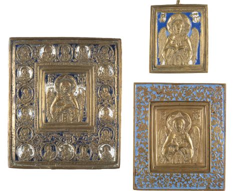 SAMMLUNG VON DREI BRONZE-IKONEN MIT CHRISTUS, DEM GÜTIGEN SCHWEIGEN    Russland, 19. Jh.   Bronze, reliefiert gegossen und te