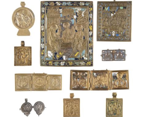 SAMMLUNG VON ZEHN BRONZE-IKONEN MIT DARSTELLUNGEN DER DREIFALTIGKEIT    Russland, 17.-20. Jh   Bronze/Silber, reliefiert gego