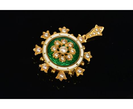 AN EARLY 20TH CENTURY GOLD PEARL AND ENAMEL BROOCH PENDANT, circular shape, centring on a flower pearl cluster, decorated in 