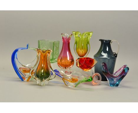 A COLLECTION OF DECORATIVE GLASS, to include two Mstisov 'Rhapsody' pieces by Frantises Zemek, four pieces by Josef Hospodka 