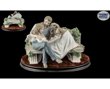 Lladro - Fine Hand Painted Porcelain Figure Group ' A Priceless Moment ' Model No 8056. Sculptor Marco Antonio Nogueron. Issu