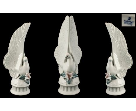 Lladro - Hand Painted Porcelain Bird Sculpture ' Message of Peace ' 1998 Tree Topper. Model No 6587, Issued 1998 only. Height