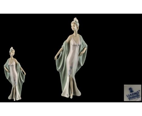 Lladro Hand Painted Porcelain Figurine ' Ladies of Fashion ' Roaring Twenties ' Sophisticate ' Model No 5787. Issued 1991 - 1