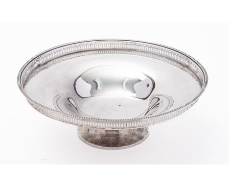 A George V silver comport by Adie Brothers Ltd, Birmingham 1924, of circular form, pierced gallery, plain dish interior raise