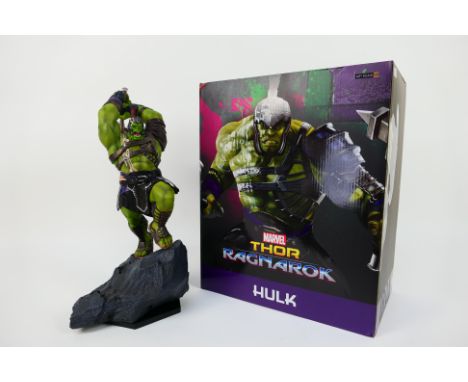 Marvel - Iron Studios - A limited edition Marvel Thor Ragnarok Hulk statue in 1/10 scale. The model appears in Mint condition