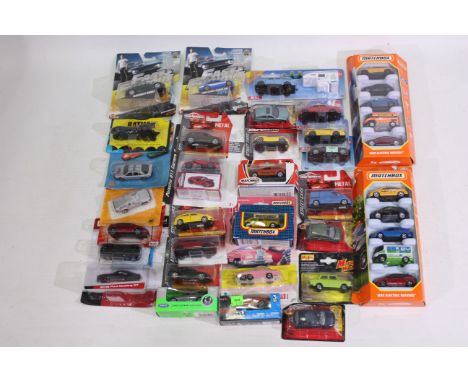 Majorette - Siku - Maisto - Matchbox - Mattel - Other - A mixed collection of over 30 diecast 1:64 scale model vehicles on ca