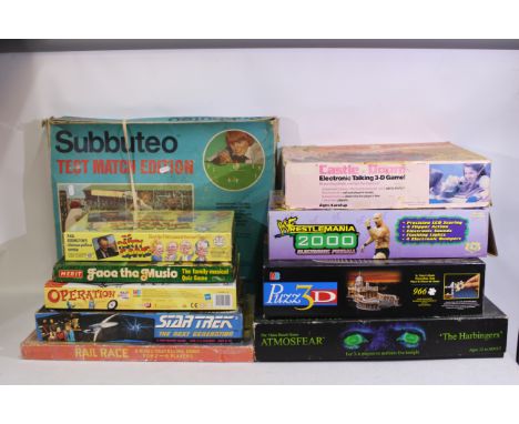 Subbuteo - MB Games - Vtech - Others - A boxed group of vintage games, a toy and puzzle. Lot includes Subbuteo Table Cricket 