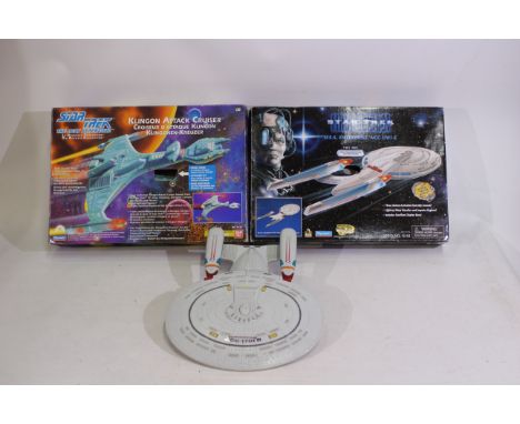 Playmates - A mainly boxed group of Star Trek collectables from Playmates. Lot consists of Playmates #6155 Star Trek TNG Klin