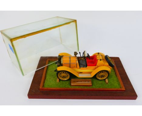 Schuco - A tinplate clockwork Schuco #1225 Mercer Type 353. The model appears to be in Excellent slightly 'display dusty' con