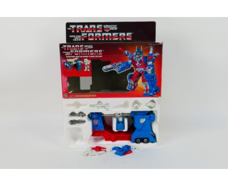 Transformers - Hasbro - A boxed, incomplete 1985 Hasbro Transformers G1 Autobot Ultra Magnus City Commander. The item shows s