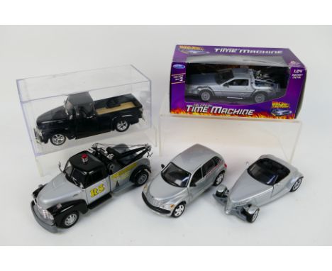 Jada - Maisto - A group of 5 x vehicles in 1:24 scale including a boxed Back to The Future DeLorean, a 1953 Chevrolet 3100 Pi