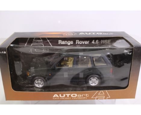 Auto Art - A boxed 1;18 scale Auto Art #70011 Range Rover 4.6 HSE RHD in metallic green. The model appears to be in Mint cond